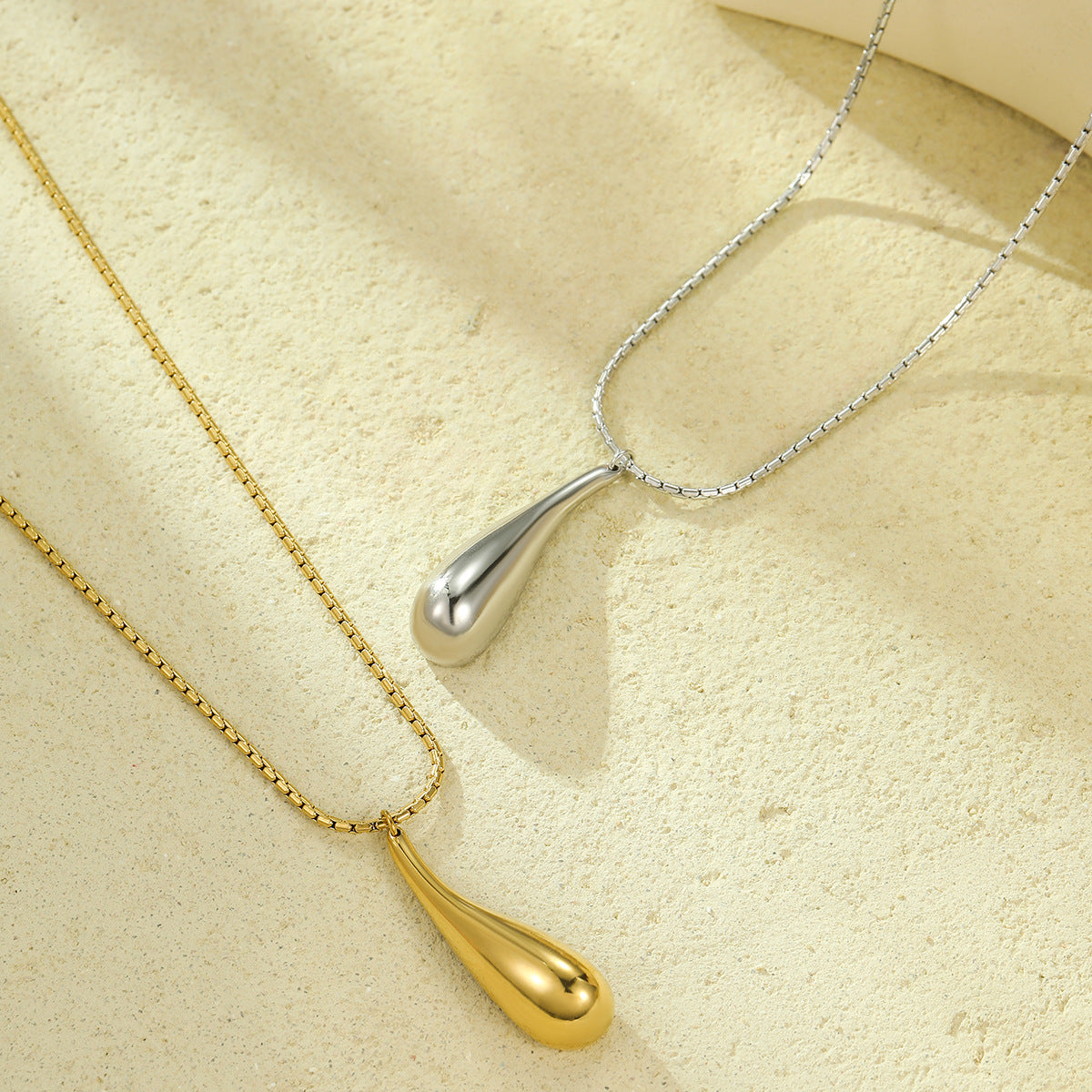 Retro Gold Water Drop Necklace Nimai