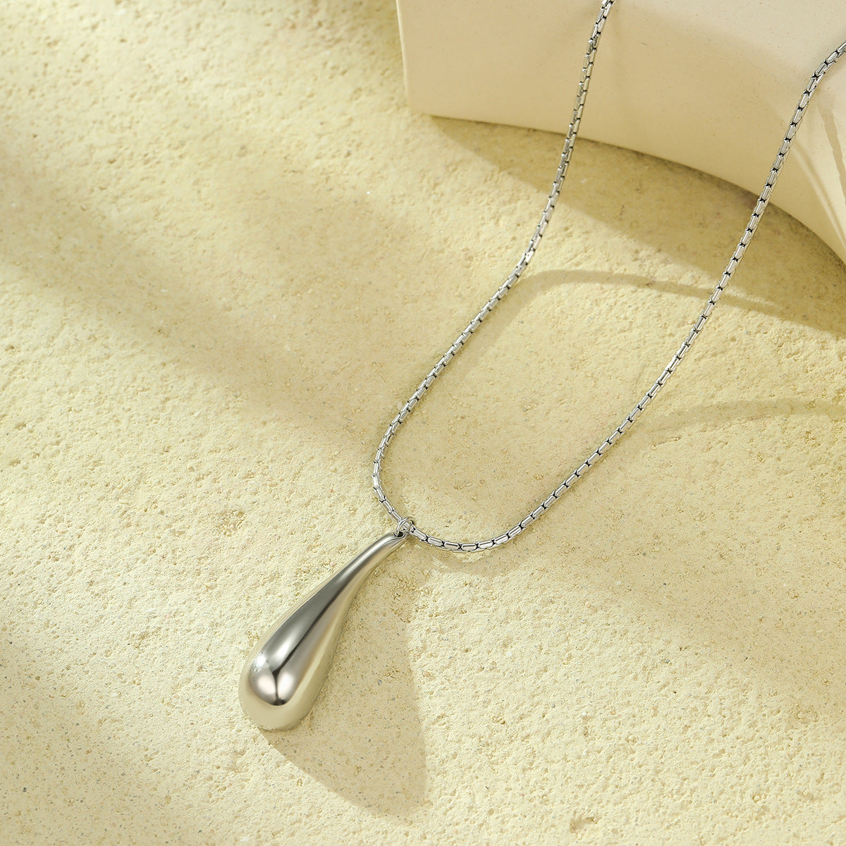 Retro Gold Water Drop Necklace Nimai